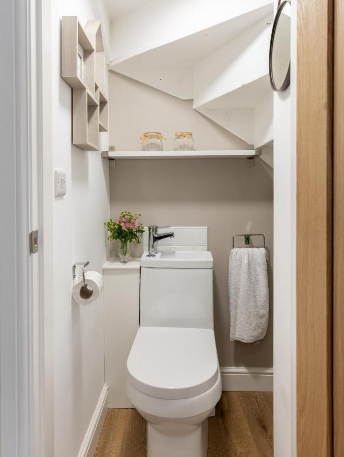 Bijou Romantic Retreat, Whitby Centre Bagian luar foto