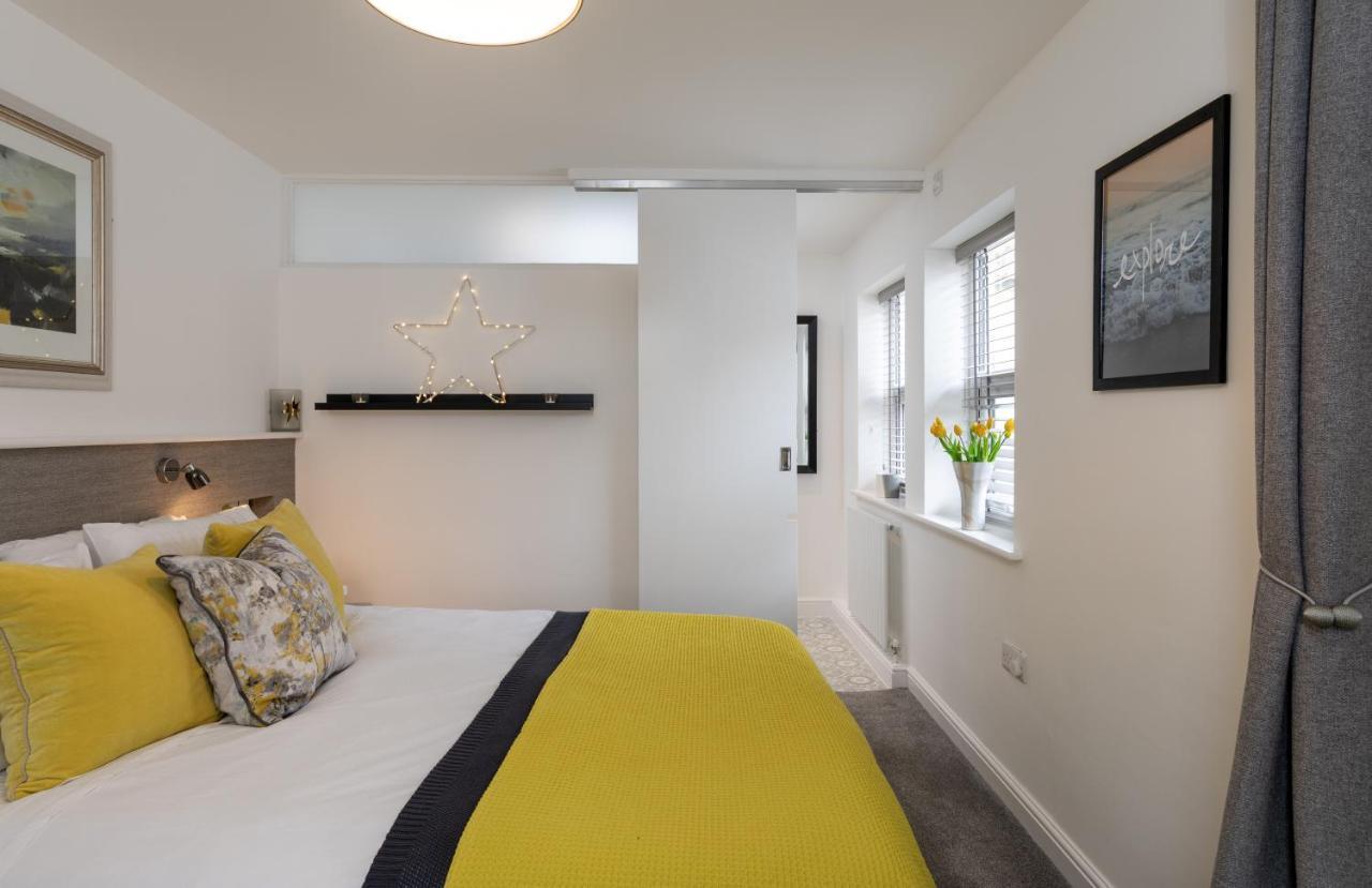 Bijou Romantic Retreat, Whitby Centre Bagian luar foto